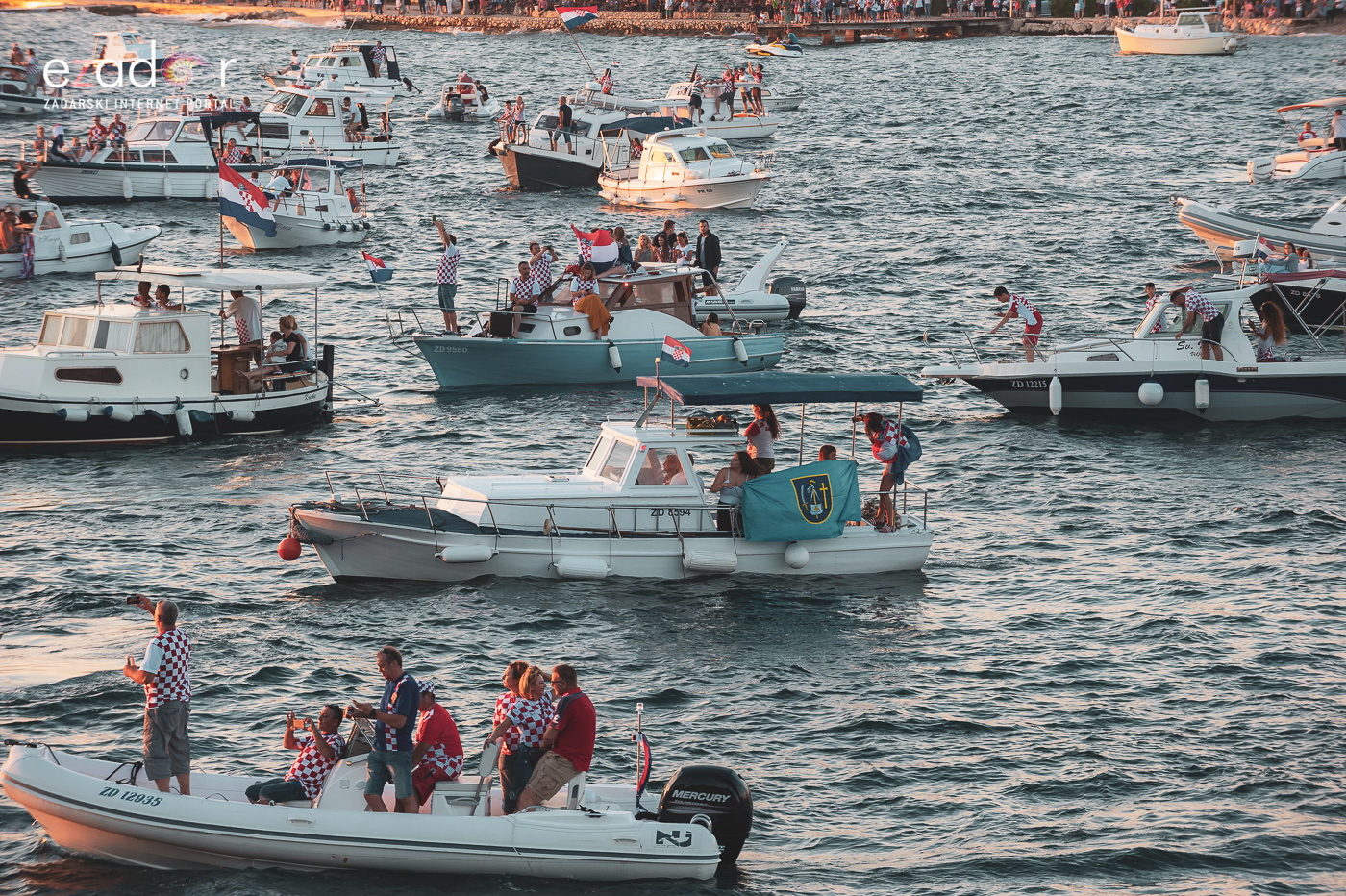 Zadar priredio čudesan doček svojim Vatrenim herojima (1)