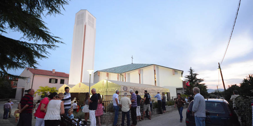 Fešta Kraljice mira na Stanovima ; foto Iva Perinčić Fešta Kraljice mira na Stanovima ; foto Iva Perinčić