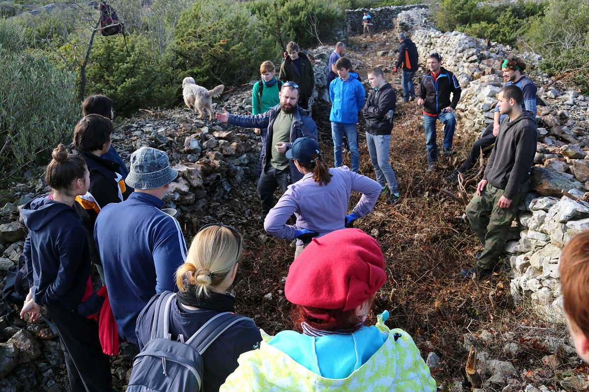 PP Vransko jezero: Akcija obnavljanja starog puta prema lokvi Benči PP Vransko jezero: Akcija obnavljanja starog puta prema lokvi Benči