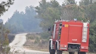 Veliki požar kod Ražanca uz vatrogasce gasili kanader i air tractor