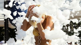 Zrce, Novalja 290710.
Aquarius pjena party srpanj 2010. – Jedan od zastitnih znakova Aquariusa na Zrcu je pjena party. Svakog dana na after beach partyjima on starta u 17.00 te se ponovi jos nekoliko puta. Ove godine Aquarius ima i dodatni top koji baca p Zrce, Novalja 290710.
Aquarius pjena party srpanj 2010. – Jedan od zastitnih znakova Aquariusa na Zrcu je pjena party. Svakog dana na after beach partyjima on starta u 17.00 te se ponovi jos nekoliko puta. Ove godine Aquarius ima i dodatni top koji baca p