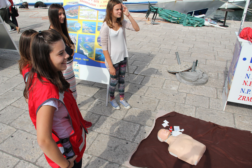 Nacionalna društva Crvenog križa diljem svijeta, potaknuta inicijativom Međunarodne federacije društava Crvenog križa i Crvenog polumjeseca (IFRC), obilježila su i ove godine Svjetski dan prve pomoći. Ovo je bila još jedna prilika da se ukaže na važnost p Nacionalna društva Crvenog križa diljem svijeta, potaknuta inicijativom Međunarodne federacije društava Crvenog križa i Crvenog polumjeseca (IFRC), obilježila su i ove godine Svjetski dan prve pomoći. Ovo je bila još jedna prilika da se ukaže na važnost p