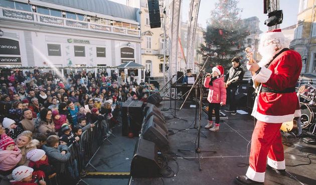 Djed Mraz stigao u Pulu