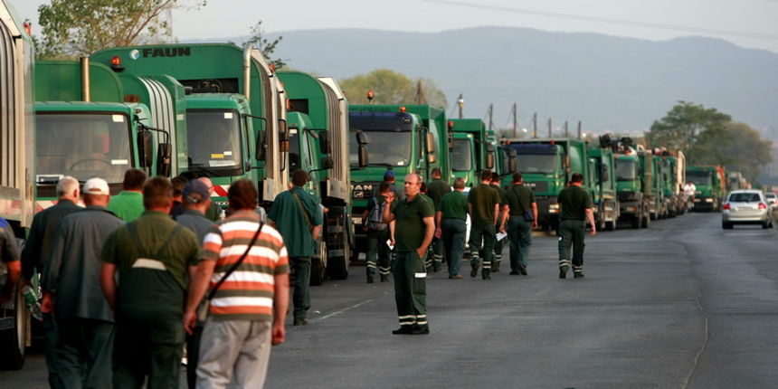 Zagreb, 230812.
Jakusevac.
Drugi dan blokade deponija Prudinec na Jakusevcu. Ulaz u deponij su blokirali stanovnici mjesta Jakusevac koji su nezadovoljni utjecajem koji deponija ima na uvjete zivota  stanovnistva u okolini.
Foto: Ronald Gorsic / CROPIX