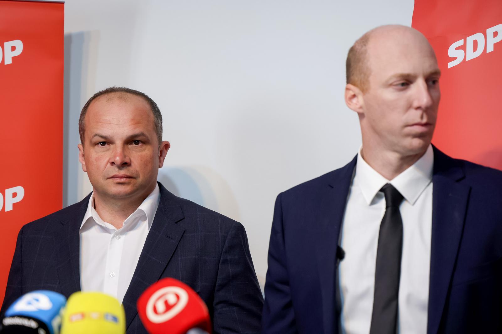 SDP predstavio kandidata za gradonačelnika, bit će to Daniel Radeta SDP predstavio kandidata za gradonačelnika, bit će to Daniel Radeta