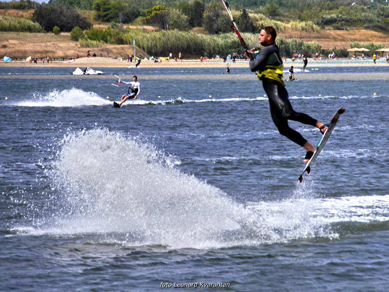 Kite surferi guštaju u Ninu