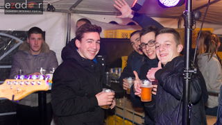 Humanitarni koncert “ZaDar Anđeli” održan je pod šatorom u u dvorištu Gimnazije Jurja Barakovića u Perivoju Vladimira Nazora