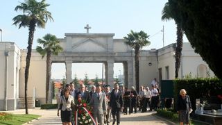 Zadar – Povodom obiljezavanja Dana pobjede i domovinske zahvalnosti i Dana hrvatskih branitelja kod sredisnjeg kriza na Gradskom groblju polozeni su vijenci i zapaljene svijece u sjecanje na sve poginule u Domovinskom ratu. Photo: Dino Stanin/PIXSELL