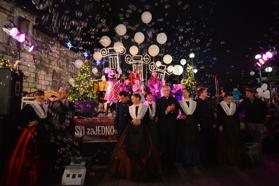 Započeo Advent u Zadru ; foto Iva Perinčić