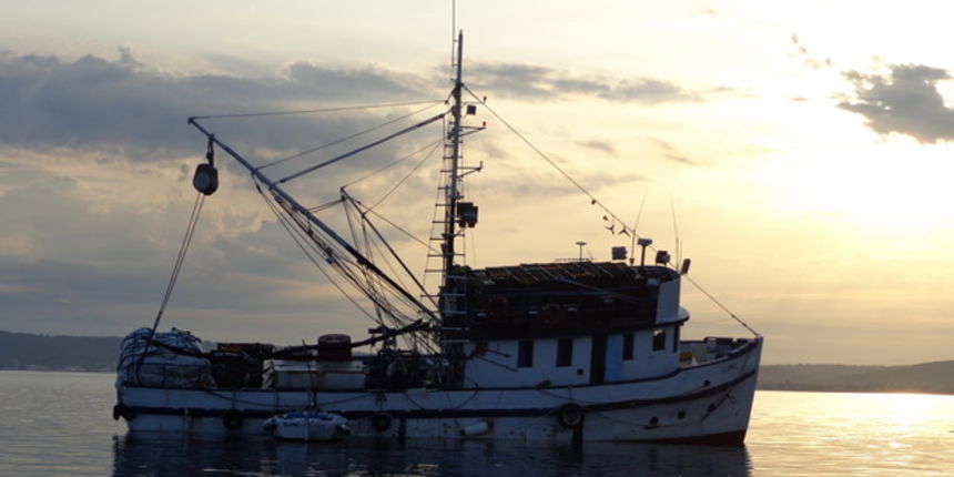 Mišnjak: Nasukana ribarica “Glamoč”