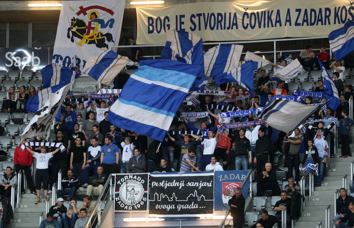 Zadar, 090313. Dvorana Kresimira Cosica. Utakmica 24.kola ABA lige, KK Zadar – KK Radnicki. Na fotografiji: navijaci Zadra Tornado.Foto: Jure Miskovic / CROPIX Zadar, 090313. Dvorana Kresimira Cosica. Utakmica 24.kola ABA lige, KK Zadar – KK Radnicki. Na fotografiji: navijaci Zadra Tornado.Foto: Jure Miskovic / CROPIX