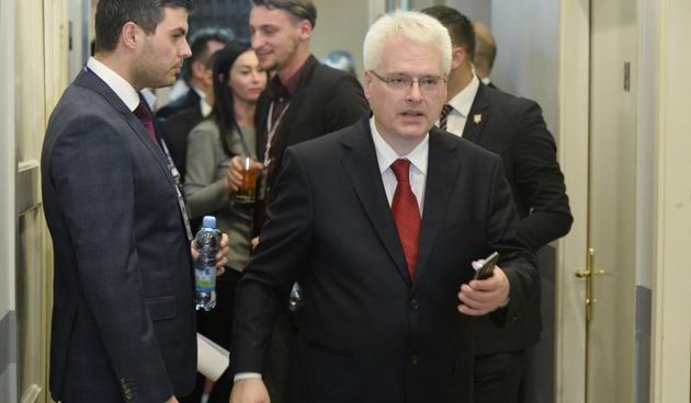 Zagreb – Izborni stozer aktualnog predsjednika i predsjednickog kandidata Ive Josipovica u Novinarskom domu gdje se ocekuju rezultati drugog kruga predsjednickih izbora. Ivo Josipovic u iscekivanju prvih izbornih rezultata. Photo: Marko Lukunic/PIXSELL