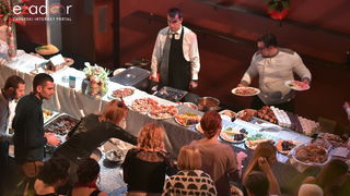 Tisuće Zadrana uživalo na krcatom Narodnom trgu i Tgu Petra Zoranića uz Tomislava Bralića i klapu Intrade Tisuće Zadrana uživalo na krcatom Narodnom trgu i Tgu Petra Zoranića uz Tomislava Bralića i klapu Intrade