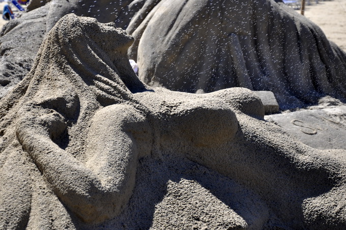 Lopar, 150612.
Nakon tri dana zavrsen je Prvi festival skulpture u pijesku
Najpjescanija plaza u Loparu, Rajska plaza ugostila je umjetnike i studente likovne akademije iz Zagreba na prvom festivalu skulpture u pijesku. Ukupno je izradjeno sedam skulptur Lopar, 150612.
Nakon tri dana zavrsen je Prvi festival skulpture u pijesku
Najpjescanija plaza u Loparu, Rajska plaza ugostila je umjetnike i studente likovne akademije iz Zagreba na prvom festivalu skulpture u pijesku. Ukupno je izradjeno sedam skulptur