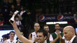 Treviso, 170411.
Kosarkaska dvorana Palaverde
Utakmica Final four Eurocup-a u kosarci za prvo mjesto izmedju KK Cajasol Sevilla i KK Unics Kazan
Na fotografiji: Marko Popovic i Sasa Djordjevic.
Foto: Vladimir Dugandzic / CROPIX Treviso, 170411.
Kosarkaska dvorana Palaverde
Utakmica Final four Eurocup-a u kosarci za prvo mjesto izmedju KK Cajasol Sevilla i KK Unics Kazan
Na fotografiji: Marko Popovic i Sasa Djordjevic.
Foto: Vladimir Dugandzic / CROPIX