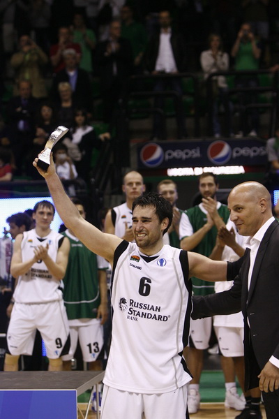 Treviso, 170411.
Kosarkaska dvorana Palaverde
Utakmica Final four Eurocup-a u kosarci za prvo mjesto izmedju KK Cajasol Sevilla i KK Unics Kazan
Na fotografiji: Marko Popovic i Sasa Djordjevic.
Foto: Vladimir Dugandzic / CROPIX Treviso, 170411.
Kosarkaska dvorana Palaverde
Utakmica Final four Eurocup-a u kosarci za prvo mjesto izmedju KK Cajasol Sevilla i KK Unics Kazan
Na fotografiji: Marko Popovic i Sasa Djordjevic.
Foto: Vladimir Dugandzic / CROPIX
