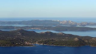 01.08.2013., Zadar – Fotografije panoramskog leta od Zadra do Medulina. Photo: Filip Brala/PIXSELL Autor  Filip Brala/PIXSELL KLJUČNE RIJEČI  let, panorama, grad Zadar, zracni snimak, Jadran, arhipelag, more, avion