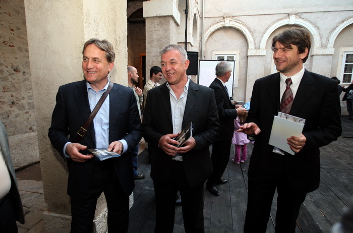 Zadar, 180413.
Providurova palaca, koncertna dvorana.
Zavod za prostorno uredjenje Zadarske zupanije priredio je izlozbu pod nazivom Prostori su djelovanja – 20 godina planiranja Zadarske zupanije.
Izlozba je to koja prikazuje 20 i vise godina rada na Zadar, 180413.
Providurova palaca, koncertna dvorana.
Zavod za prostorno uredjenje Zadarske zupanije priredio je izlozbu pod nazivom Prostori su djelovanja – 20 godina planiranja Zadarske zupanije.
Izlozba je to koja prikazuje 20 i vise godina rada na