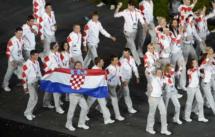 London, 270712.
Olimpijski stadion.
Svecano otvaranje Olimpijskih Igra u Londonu.
Na fotografiji: hrvatski sportasi u defileu, rukometni golman Venio Losert nosi zastavu.
Foto: Drago Sopta / CROPIX