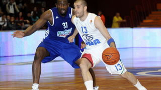 Zagreb, 080512.Dvorana OS u Trnskom. Kosarkaska A1 liga za prvaka, 13. kolo.KK Zagreb – KK Zadar.Na fotografiji: Abdulahi Kuso, Vedran Morovic.Foto: Damir Krajac / CROPIX Zagreb, 080512.Dvorana OS u Trnskom. Kosarkaska A1 liga za prvaka, 13. kolo.KK Zagreb – KK Zadar.Na fotografiji: Abdulahi Kuso, Vedran Morovic.Foto: Damir Krajac / CROPIX