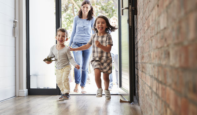 Ali podizanje mentalno jake djece zahtijeva od roditelja izbjegavanje roditeljskih praksi koje “oduzimaju” djeci mentalnu snagu – evo koje su