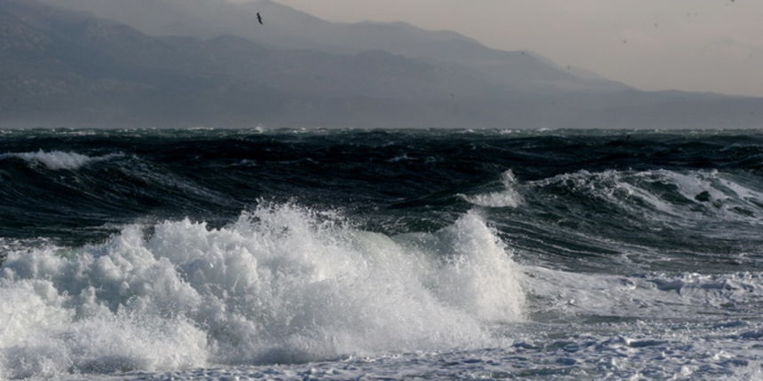 Zadar, 250113.
Zbog olujnog vjetra za sav promet zatvorene su: autocesta A1 izmedju cvorova Sveti Rok i Posedarje, drzavna cesta D54 Maslenica – Zaton Obrovacki, Jadranska magistrala (D8) od Senja do Svete Marije Magdalene i Paski most.
Na fotografiji: d Zadar, 250113.
Zbog olujnog vjetra za sav promet zatvorene su: autocesta A1 izmedju cvorova Sveti Rok i Posedarje, drzavna cesta D54 Maslenica – Zaton Obrovacki, Jadranska magistrala (D8) od Senja do Svete Marije Magdalene i Paski most.
Na fotografiji: d