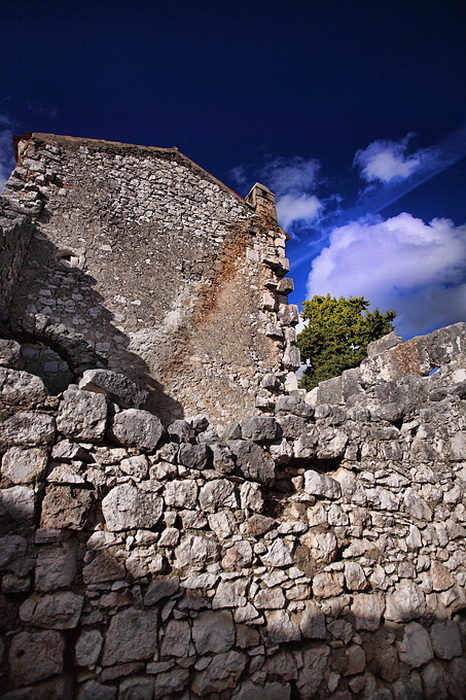 Vrana: Maskovica han, Foto: Leo Banic Vrana: Maskovica han, Foto: Leo Banic