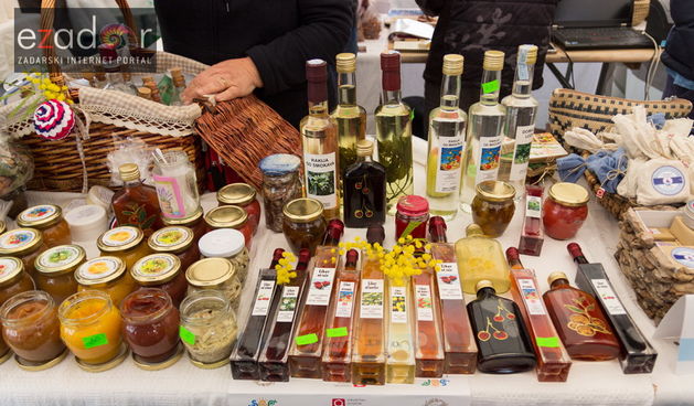 Sudionici 12. Škrapinga i Sajam otočnih prozvoda u Tkonu 4. ožujka 2017.