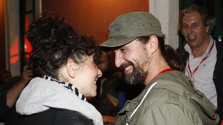 Biograd na moru, 130510.
Nakon koncerta Cubisma na biogradskoj rivi koji se odrzao u sklopu Porina, poznati par, glumica Zrinka Cvitesic i glazbenik Hrvoje Rupcic u jednom su kaficu izmjenjivali njeznosti.
Foto: Jure Miskovic / CROPIX