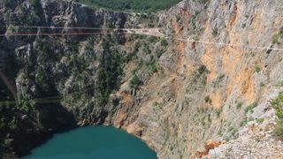 Rap jumping, Crveno jezero