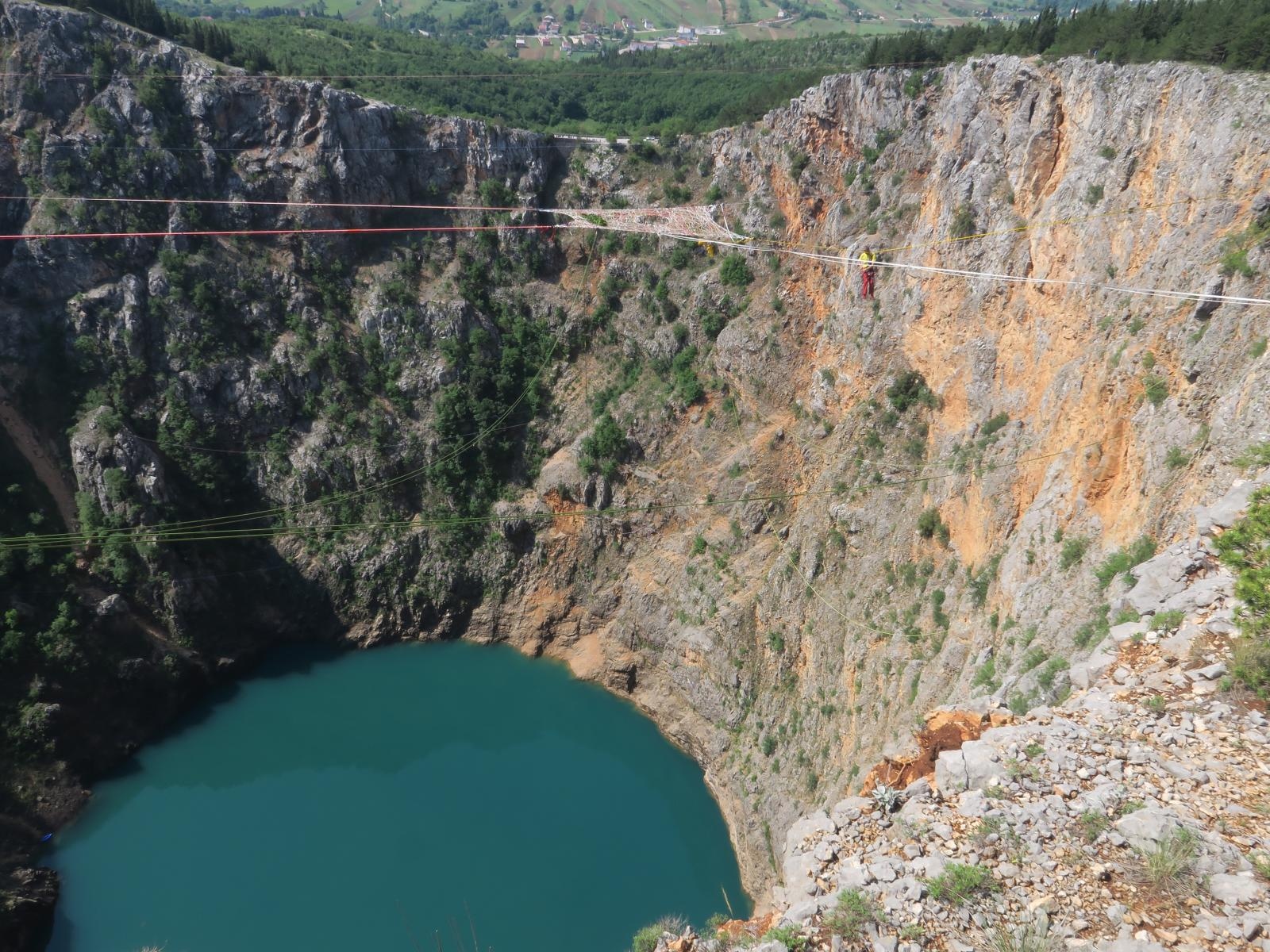 Rap jumping, Crveno jezero