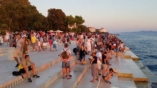 Zalazak sunca i Craft Beer Festival na zadarskoj rivi. Foto: Mladen Malik Zalazak sunca i Craft Beer Festival na zadarskoj rivi. Foto: Mladen Malik