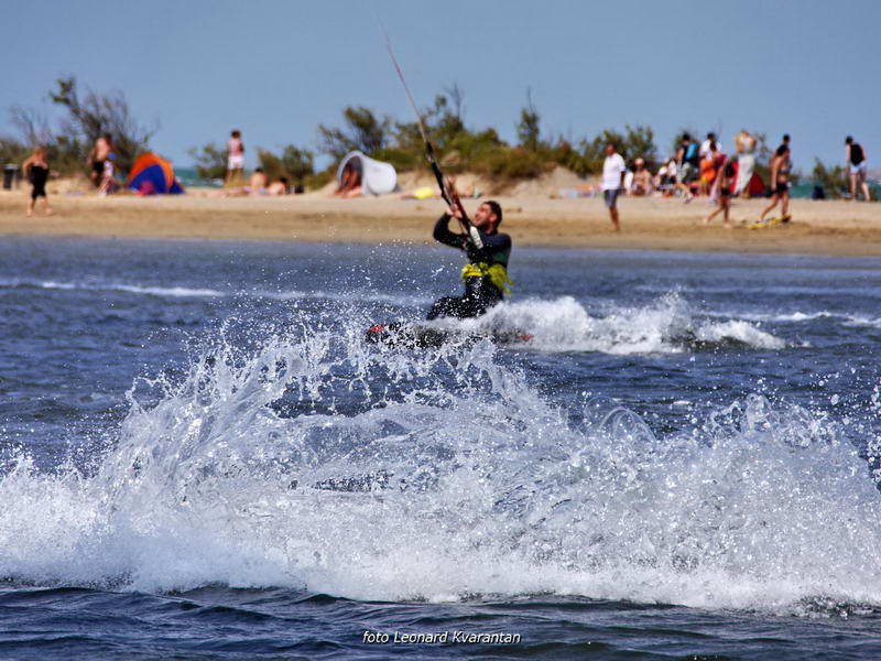 Kite surferi guštaju u Ninu