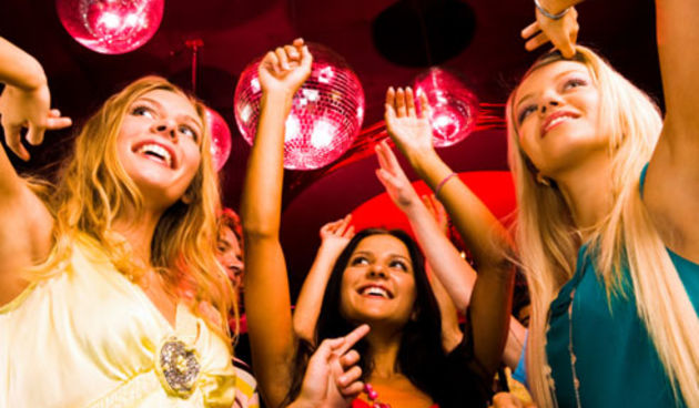 Prijateljice, žene, tulum, zabava, ples