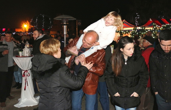 Vir: Božićna fešta uz Dražena Zečića Zeku Vir: Božićna fešta uz Dražena Zečića Zeku