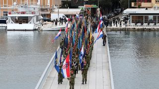 Mimohod pripadnika OSRH i MUP-a s ratnim zastavama povodom 30. obljetnice VRO Maslenica Mimohod pripadnika OSRH i MUP-a s ratnim zastavama povodom 30. obljetnice VRO Maslenica