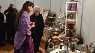 U Domu branitelja poceo 14. HAND MADE FEST – Festival rucnih izrada, mastovitosti i dizajna. I ove se godine u svih 5 dvorana Doma branitelja, 200-ak izlagaca, od kojih i 20% muskaraca, tri dana promice i promovira jedinstvene vrijednosti rucnih izrada, p U Domu branitelja poceo 14. HAND MADE FEST – Festival rucnih izrada, mastovitosti i dizajna. I ove se godine u svih 5 dvorana Doma branitelja, 200-ak izlagaca, od kojih i 20% muskaraca, tri dana promice i promovira jedinstvene vrijednosti rucnih izrada, p