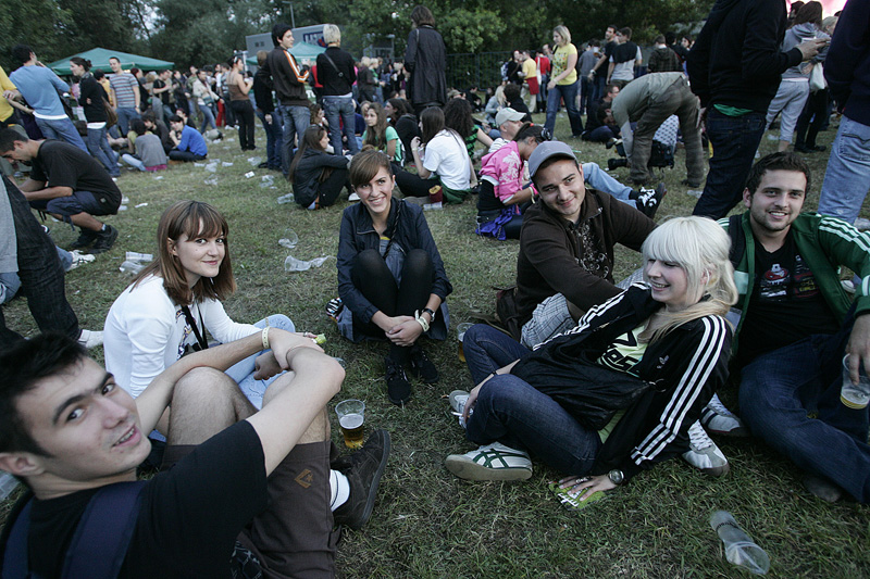 Zagreb, 240609.
Prva vecer T-mobile IN Music Festivala koji se odrzava na Jarunu na dvije pozornice. Kao zvijezde prve veceri najavljeni su Lilly Allen, Kraftwerk, Franz Ferdinand na T-mobile stageu i Rokia Traore na Nokia stageu. 
Foto: Igor Sambolec / C