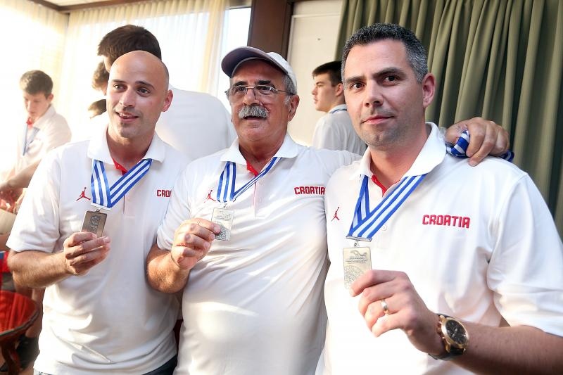 06.07.2015., Zagreb – Svecani docek kosarkasa do 19 godina koji su na svjetskom prvenstvu u Grckoj osvojili srebrnu medalju. Photo: Goran Stanzl/PIXSELL