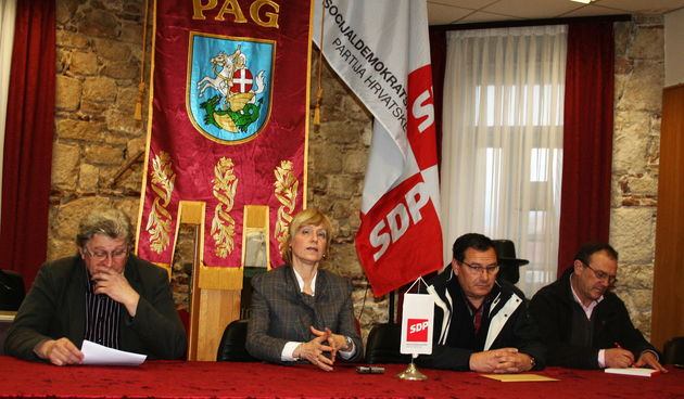 Antičević-Marinović s paškim SDP-om (Foto: J. Portada)