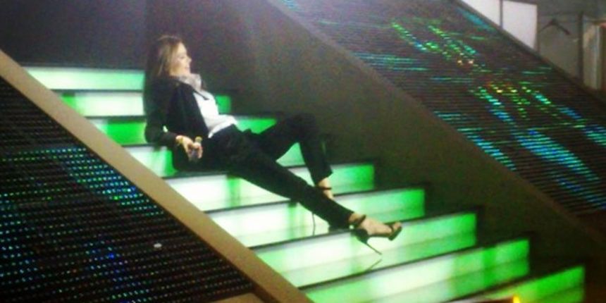 Severina mamila uzdahe ležeći na stepenicama, foto: promo fotografije Severina mamila uzdahe ležeći na stepenicama, foto: promo fotografije