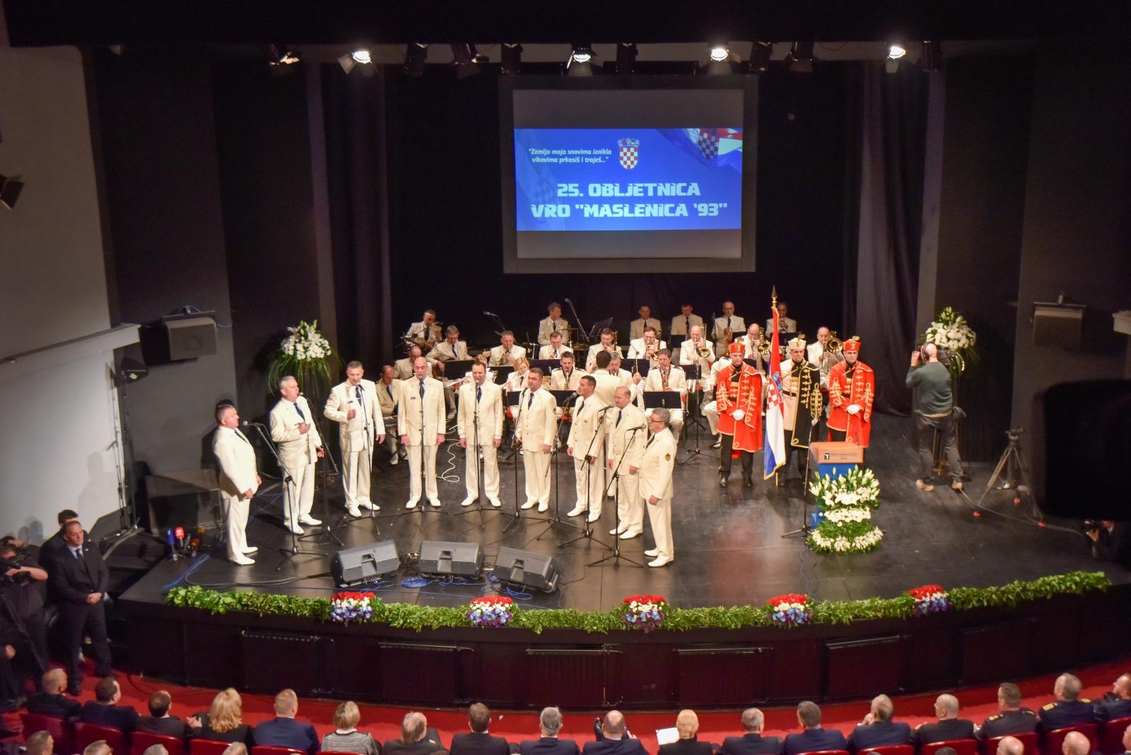 HNK Zadar: Svečana akademija u sklopu 25. obljetnice vojno-redarstvene operacije Maslenica ’93. Klapa i orkestar HRM Svrti Juraj HNK Zadar: Svečana akademija u sklopu 25. obljetnice vojno-redarstvene operacije Maslenica ’93. Klapa i orkestar HRM Svrti Juraj