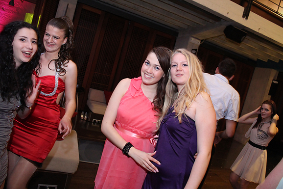 Maturalna večer Gimnazije Vladimira Nazora (foto:Saša Čuka) Maturalna večer Gimnazije Vladimira Nazora (foto:Saša Čuka)