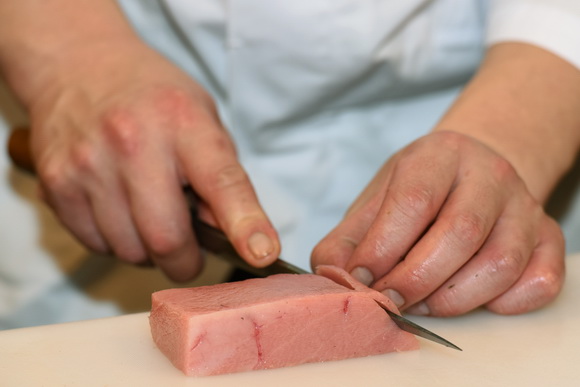 Tuna, Sushi & Wine Festival: Japanski masterchef Nakatsuji održao edukaciju pripreme tradicionalnih japanskih jela Tuna, Sushi & Wine Festival: Japanski masterchef Nakatsuji održao edukaciju pripreme tradicionalnih japanskih jela