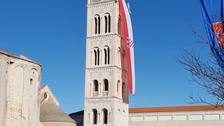 Izložba vojne opreme, oružja i vozila na zadarskoj rivi i spuštanje 25-metarske zastave s kampanela sv. Stošije