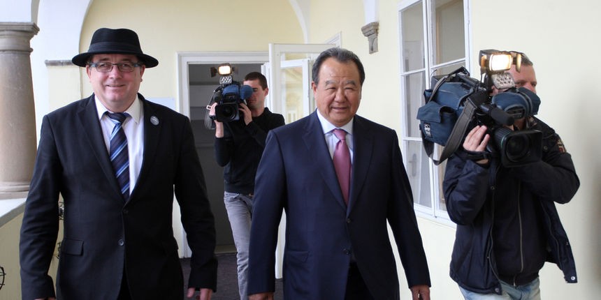 Andrej Fištravec, župan MOM in PS Lin, predsednik upravnega odbora kitajske družbe Shihlien Energy Technology Co., na Rotovžu, 15.4.2014, Maribor Andrej Fištravec, župan MOM in PS Lin, predsednik upravnega odbora kitajske družbe Shihlien Energy Technology Co., na Rotovžu, 15.4.2014, Maribor