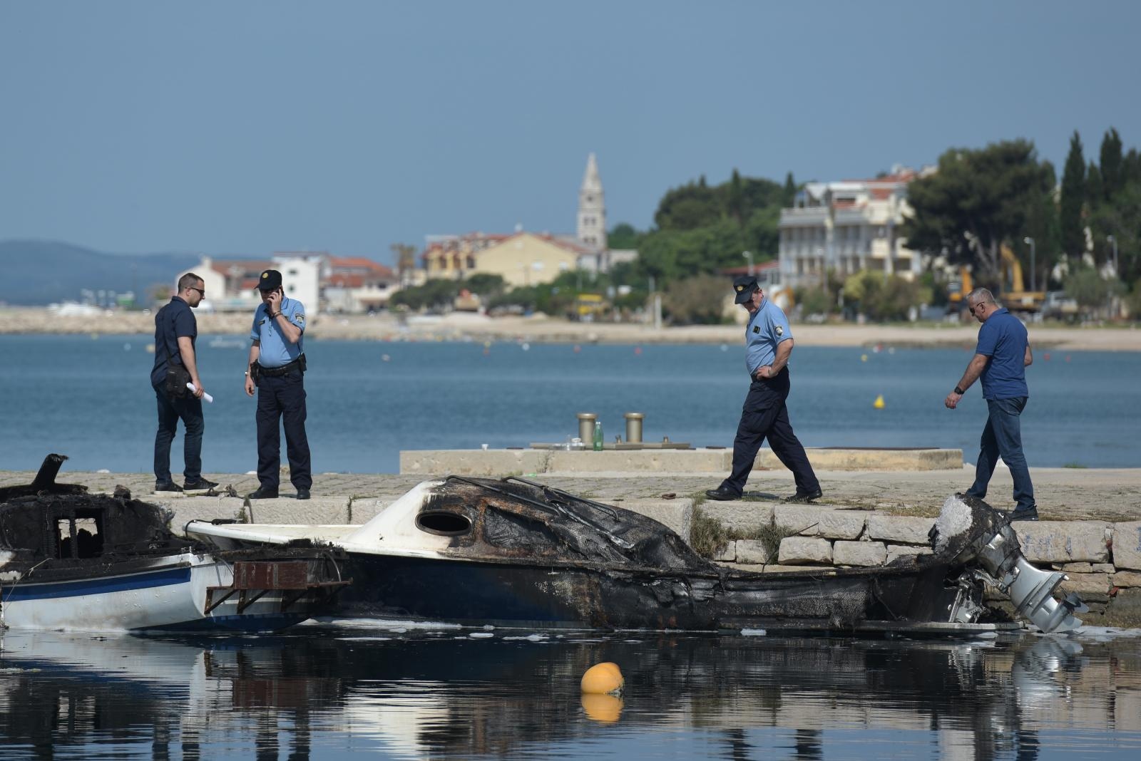 Sv. Filip i Jakov: Požar zahvatio brodice u luci od kojih su tri potonule