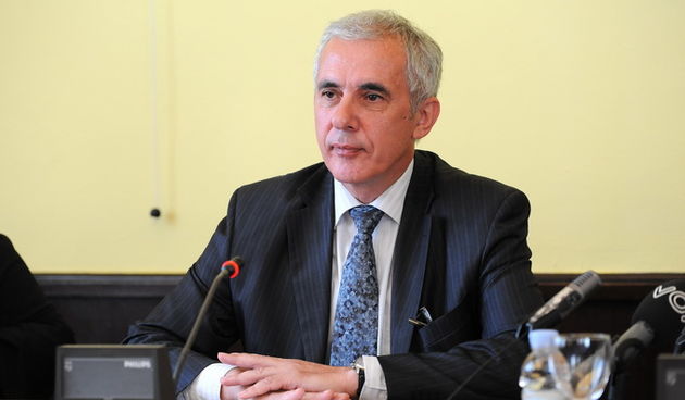 Zadar, 150413.
U domu zadarske zupanije jutros je odrzana promocija monografije o 20 godina Zadarske zupanije autorice Daniele Nizic.
Na forografiji: detalj s promocije,  zupan Stipe Zrilic.
Foto: Luka Gerlanc / CROPIX