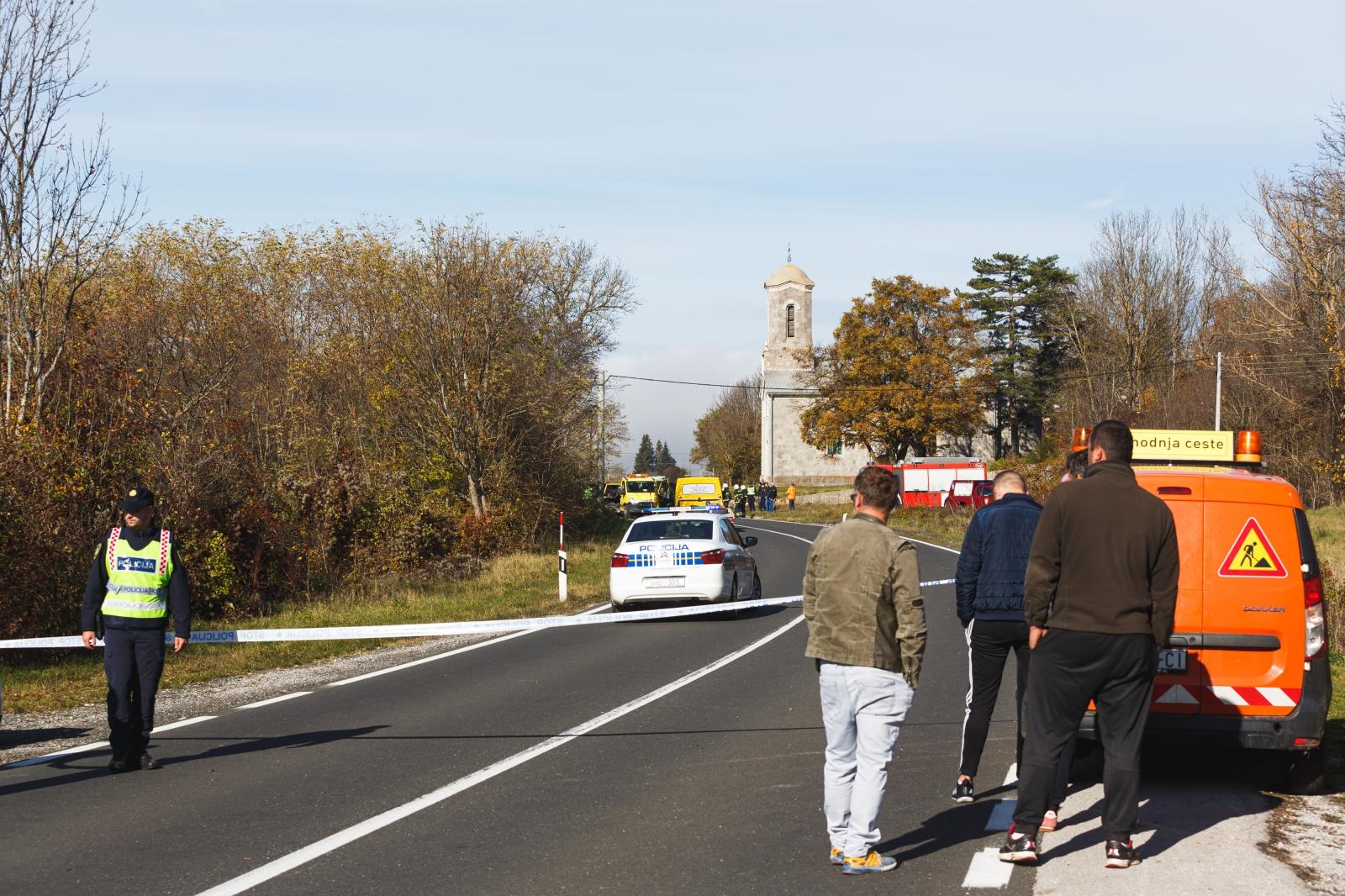 Jošani: Tri osobe poginule u frontalnom sudaru između dva automobila Jošani: Tri osobe poginule u frontalnom sudaru između dva automobila