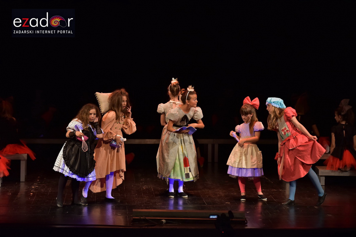U HNK Zadar održana kazališna revija predstava Udruge “Igrajmo se” U HNK Zadar održana kazališna revija predstava Udruge “Igrajmo se”